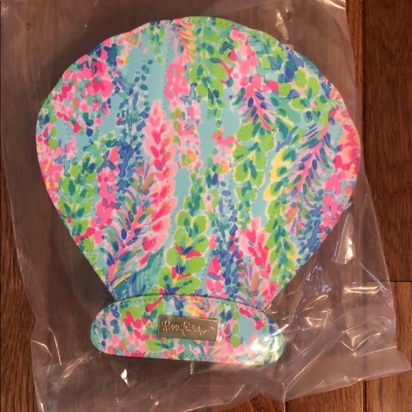 Lilly Pulitzer shell brush case*^SOld - Picture 1 of 5